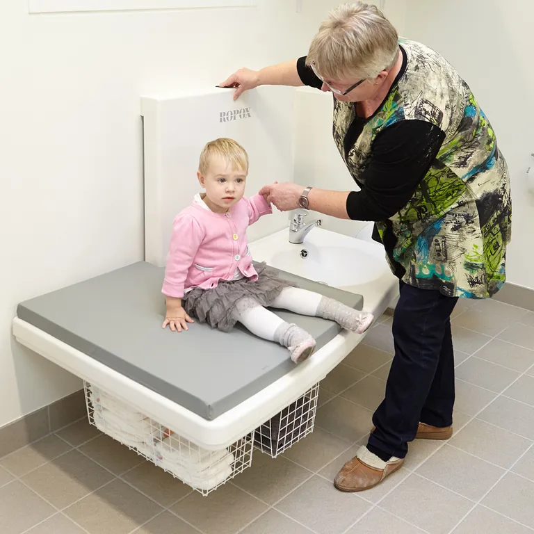 AddLife Maxi2 lavtgående stellebord med vask, høyderegulerbart
